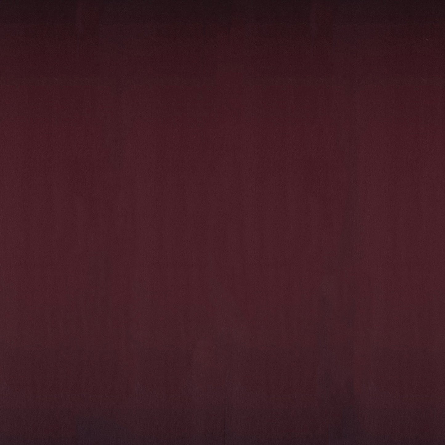 Vegan kunstleer met kleurverloop wijnrood.