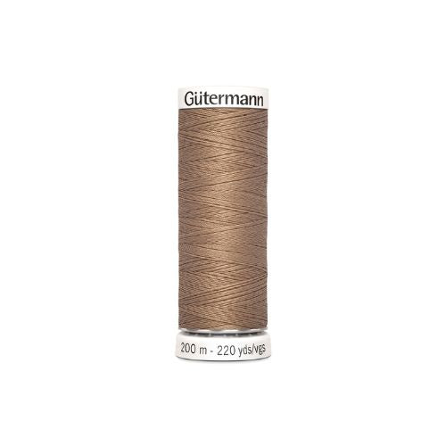 Gutermann naaigaren beige – kleurnummer 139, 200 meter.