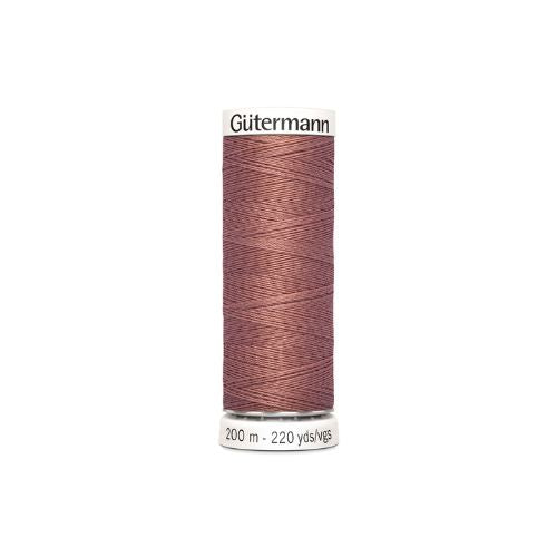 Gutermann naaigaren licht terra – kleurnummer 245, 200 meter.