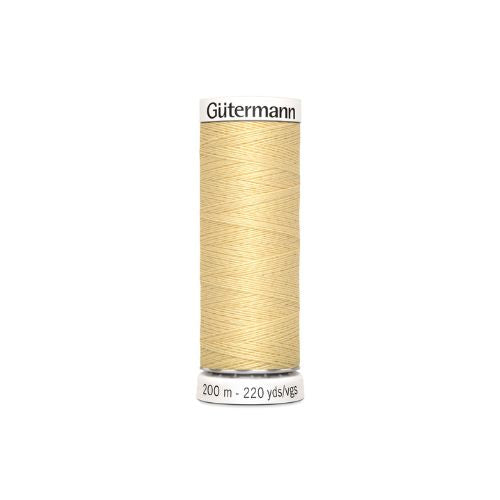Gutermann naaigaren licht geel – kleurnummer 325, 200 meter.