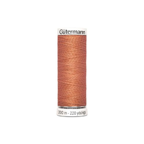 Gutermann naaigaren abrikoos – kleurnummer 377, 200 meter.