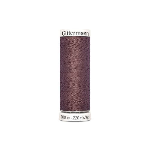 Gutermann naaigaren aubergine bruin – kleurnummer 428, 200 meter.