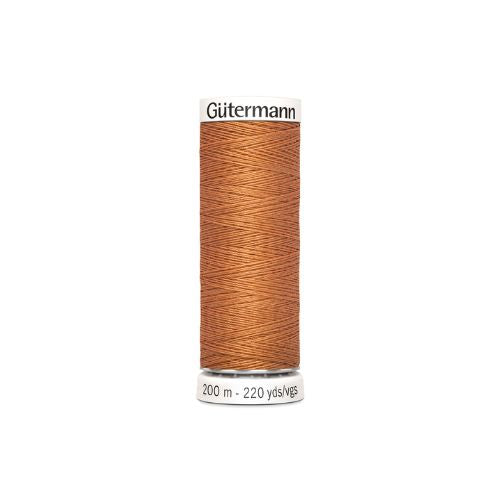 Gutermann naaigaren licht brique – kleurnummer 612, 200 meter.