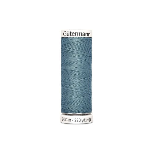 Gutermann naaigaren licht denim – kleurnummer 827, 200 meter.