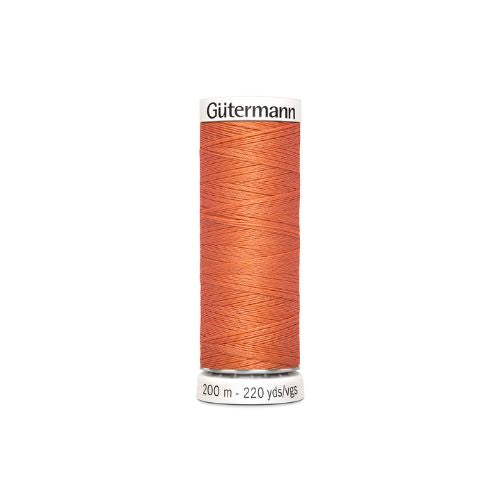 Gutermann naaigaren abrikoos – kleurnummer 895, 200 meter.