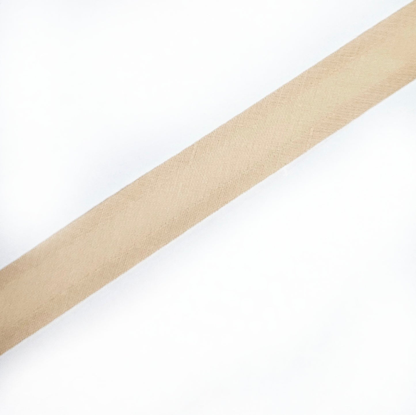 Beige katoenen biaisband van 20mm breed.