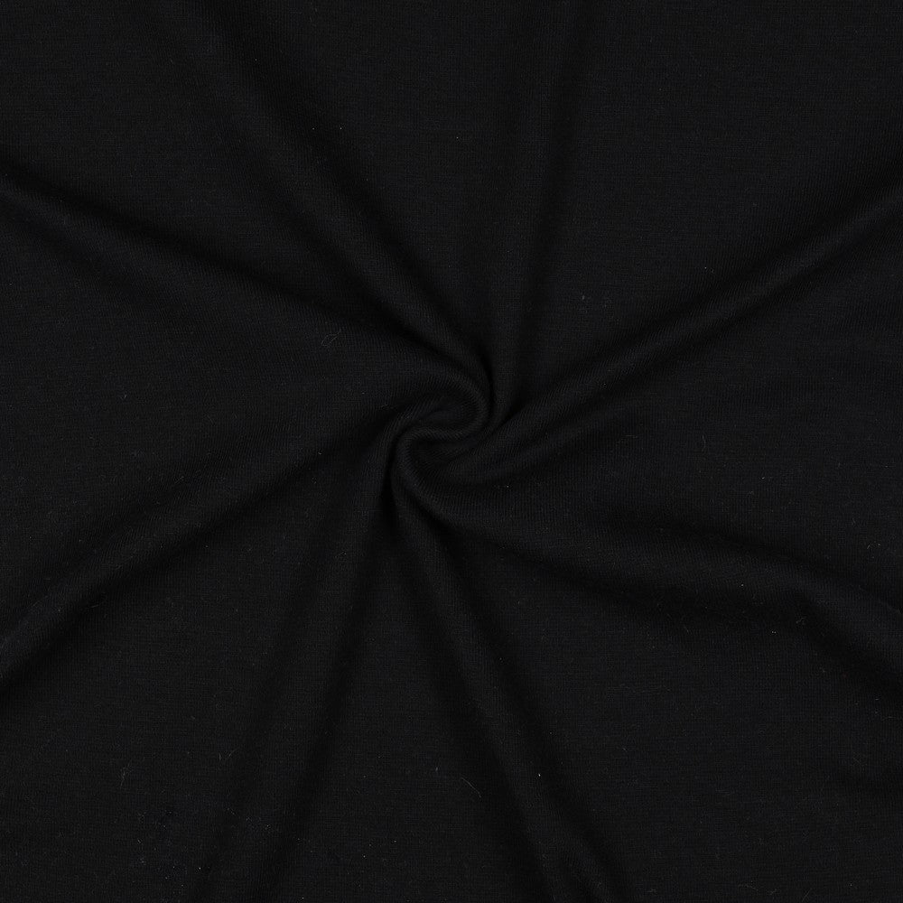 Zwarte boordstof om halsboorden of tailleboorden aan kleding te naaien.