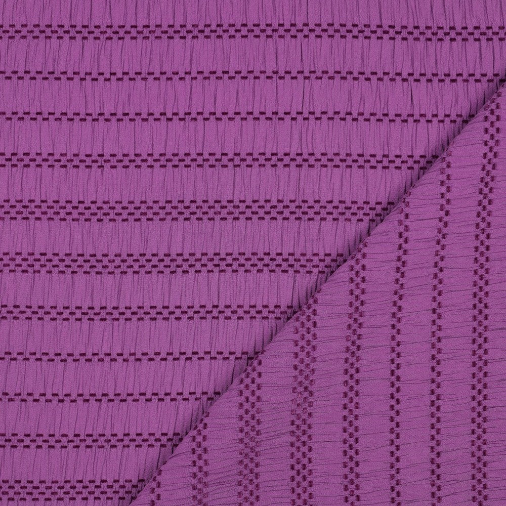 
                  
                    Paarse rekbare jacquard stof voor bijvoorbeeld jurken op een top.
                  
                
