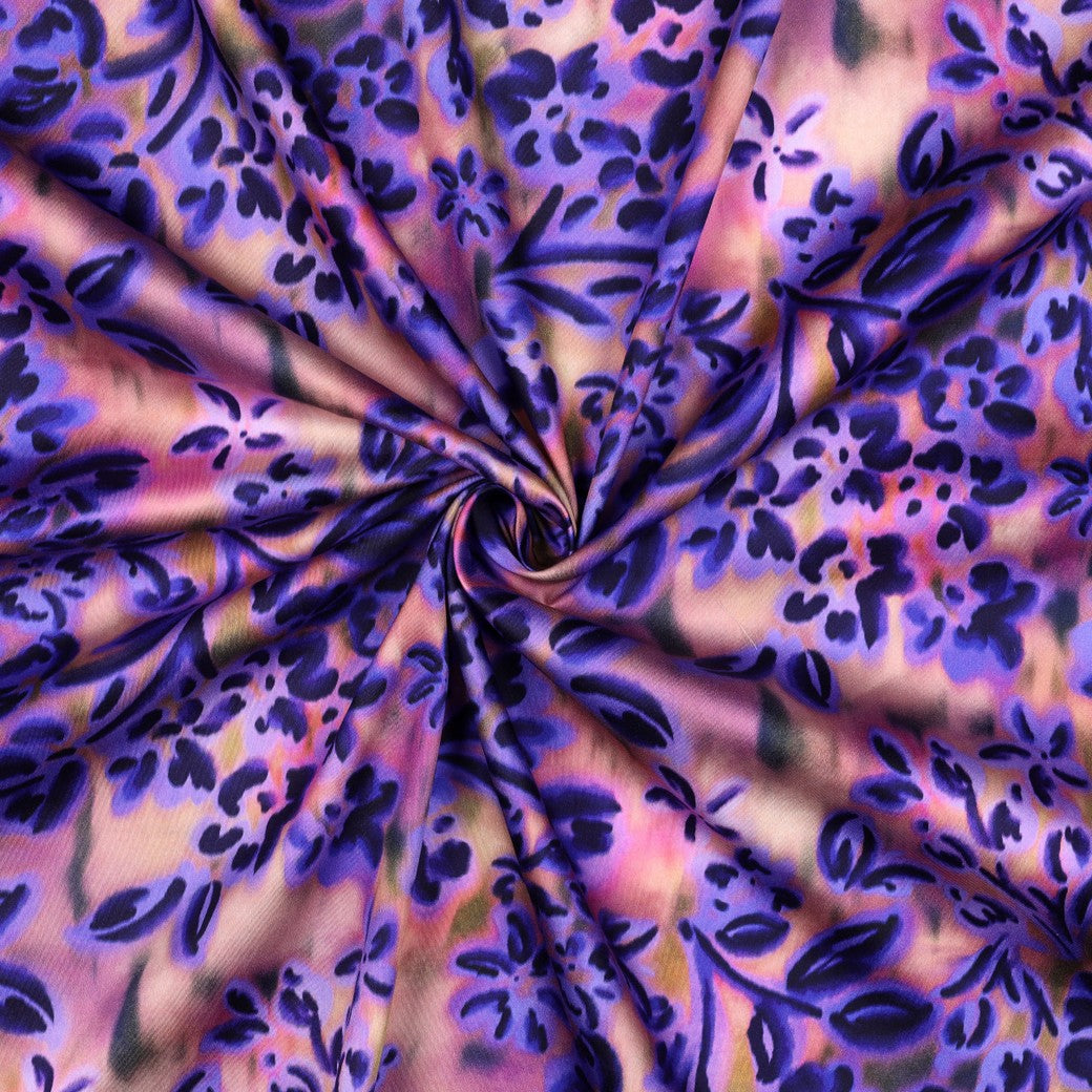 Katoen satijn stof met paarse bloemen van poppy.