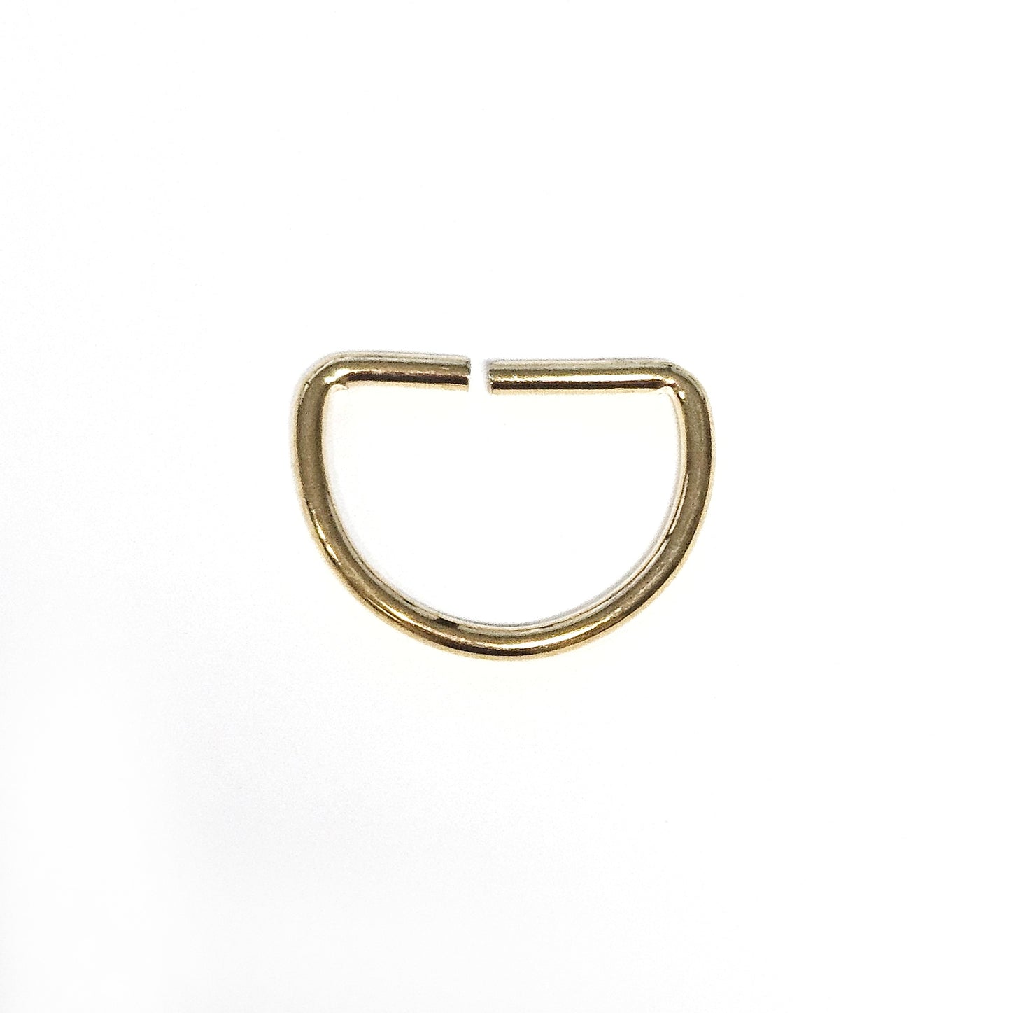 Gouden d-ring van 2mm dik en 26mm breed.