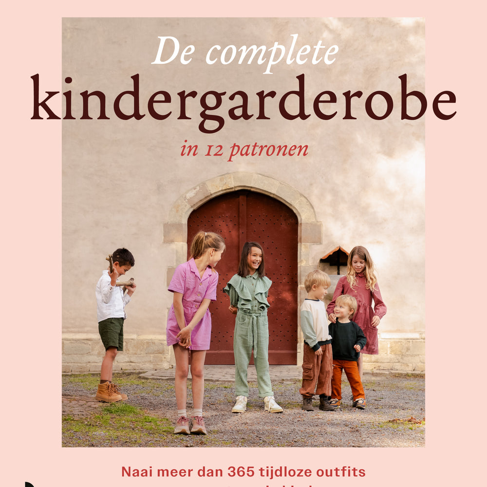 Boek met 12 basis naaipatronen voor meer dan 365 outfits voor kinderen.
