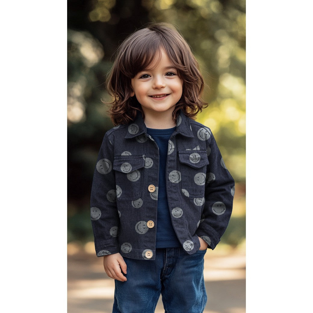 Spijkerjasje gemaakt van donkerblauwe jeans stof met smiley's.