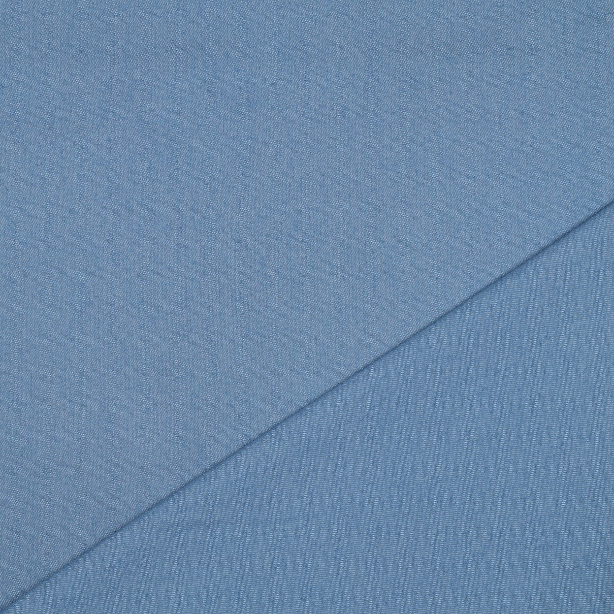 Lichtblauwe rekbare jeans voor en achterkant.
