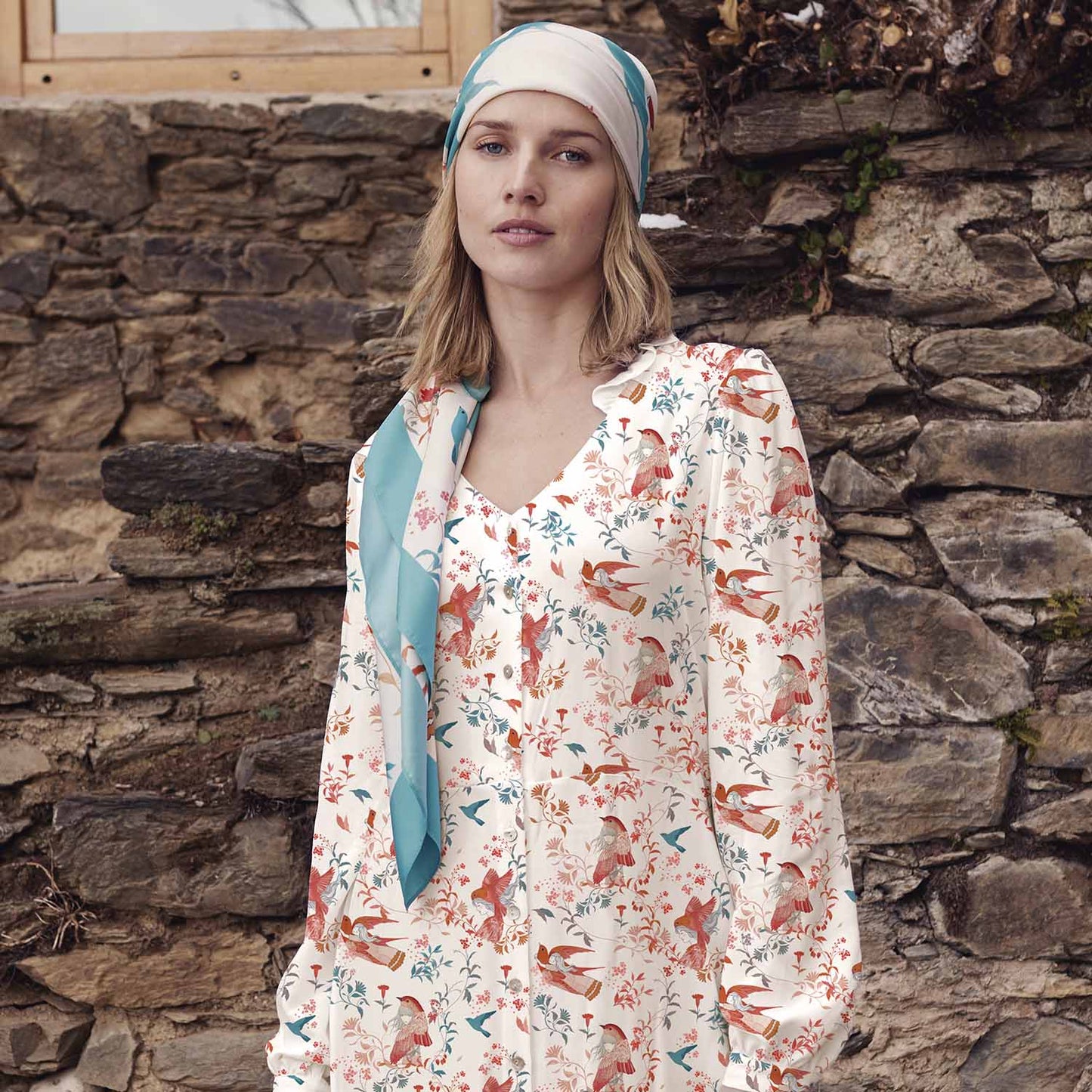 Jurk gemaakt van ecovero viscose met dreams print.