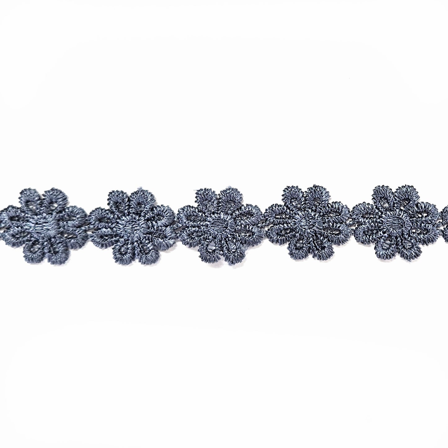 Grijze katoenen kanten bloemen band van 25mm breed.