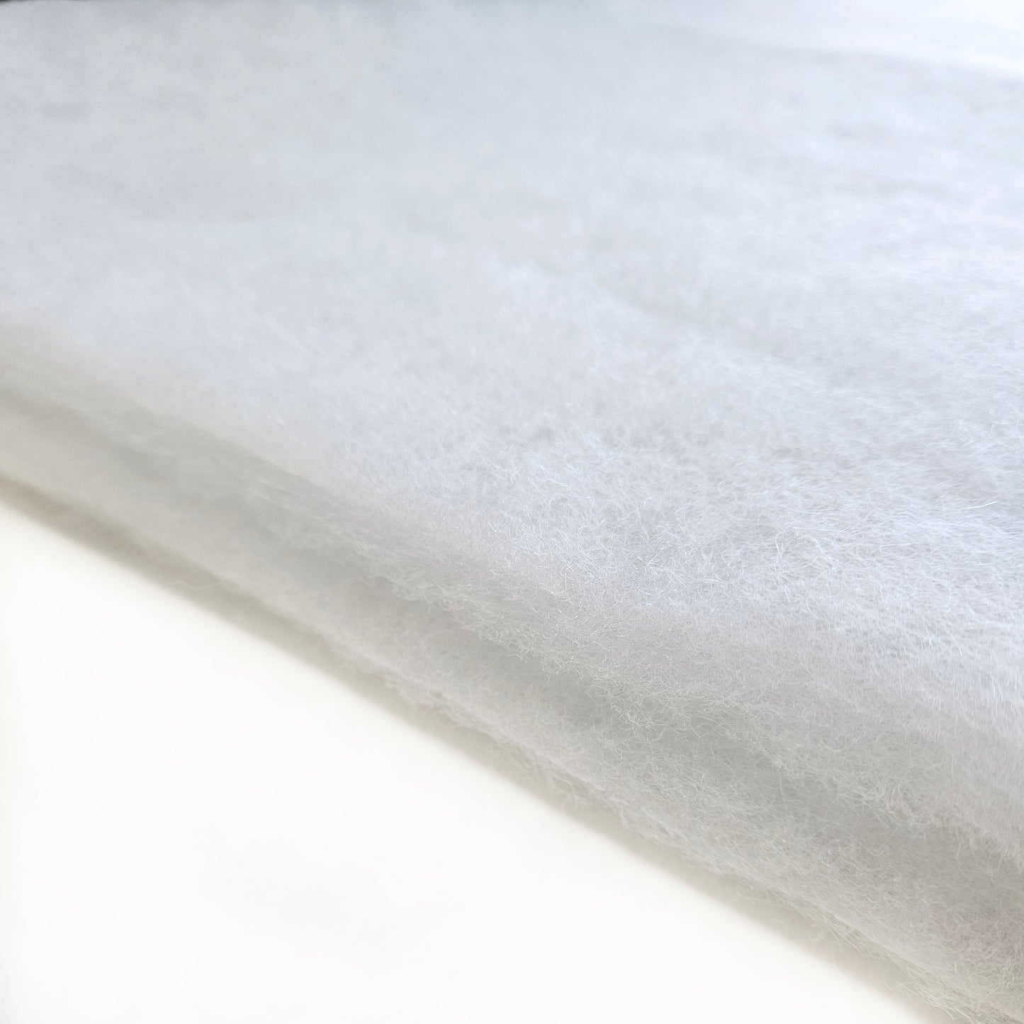 Polyester vulling 100 gram voor bijvoorbeeld jassen of tassen.
