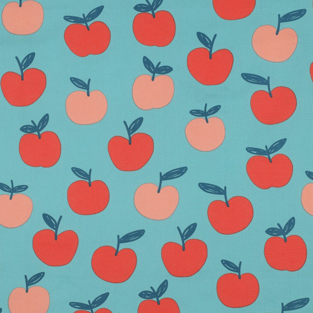 Fijne katoenen poplin in de kleur licht petrol met rode en oranje appels.