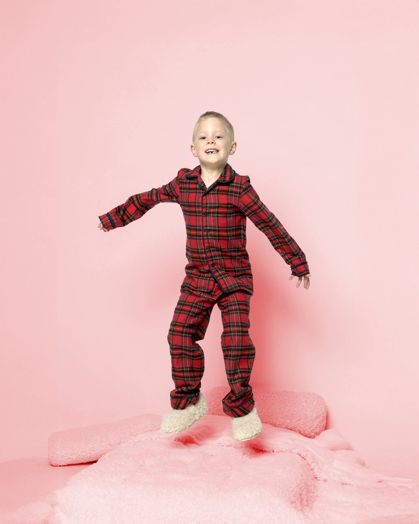 Pyjama van rood groene flanelle stof met ruiten.