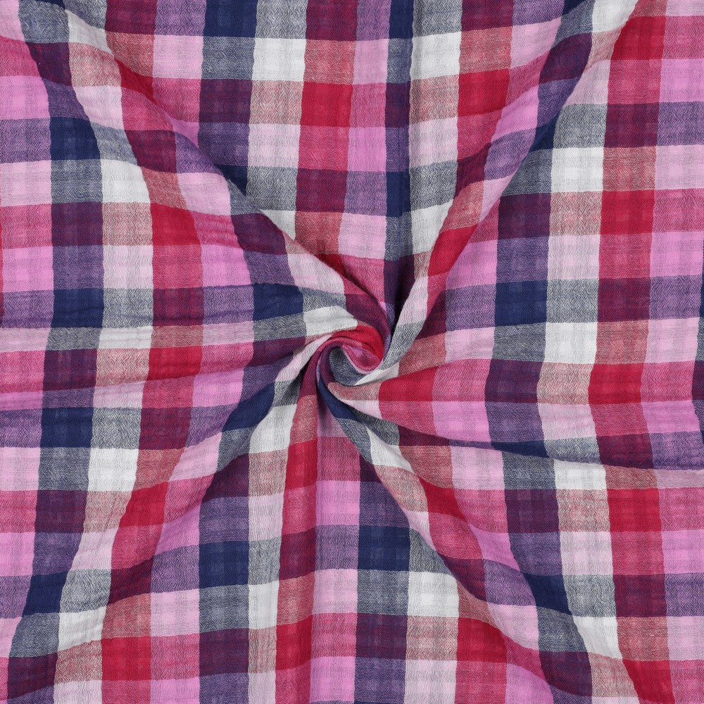 Double gauze dubbelzijdig met ruitjes in de kleuren lila en navy blauw.