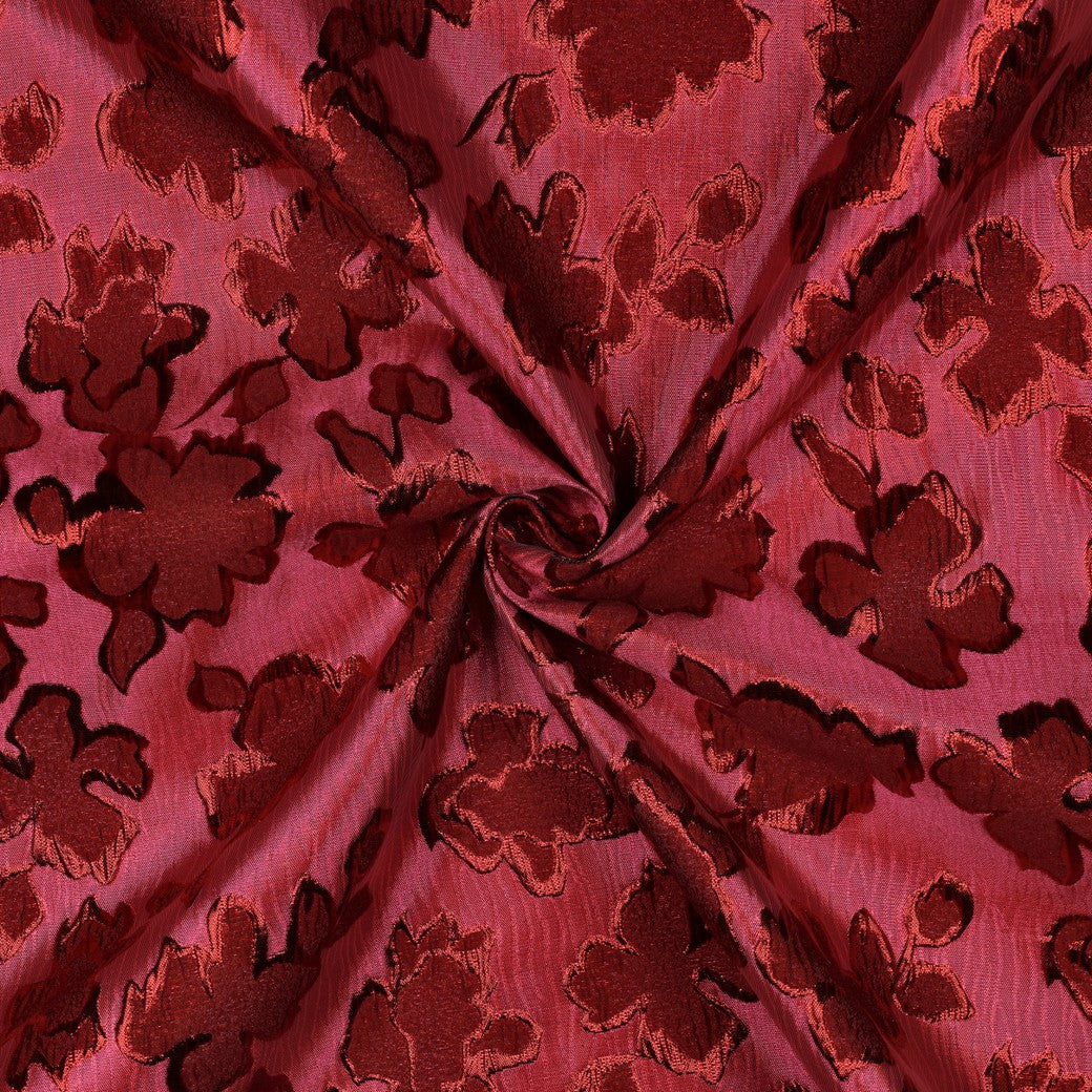 Rode jacquard stof met ingeweven bloemenpatroon en luxe structuur