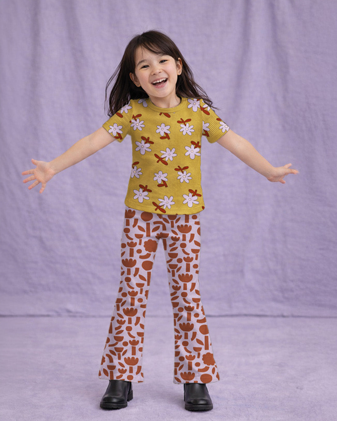 Shirt gemaakt van Jersey stof organic bloemen okergeel lila Jennifer Bouron