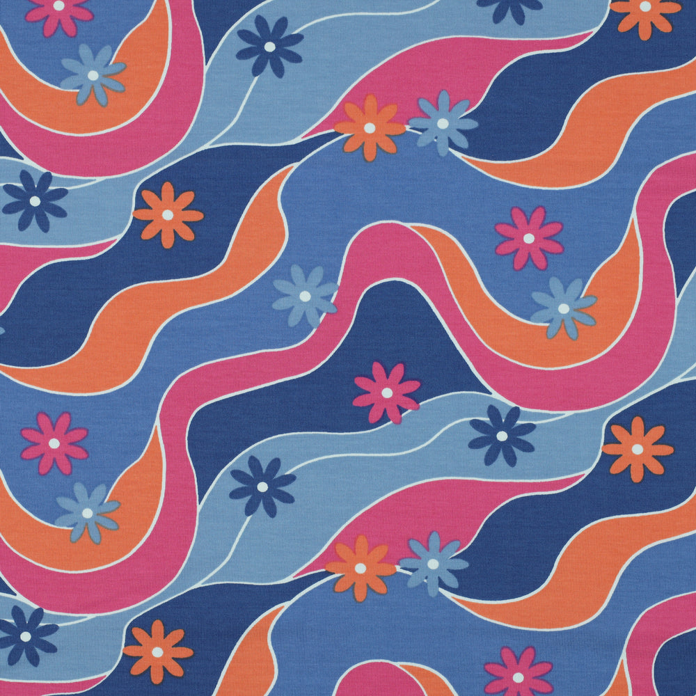 
                  
                    Retro print tricot met blauw oranje en roze bloemetjes en golfjes voor bijvoorbeeld meisjeskleding.
                  
                