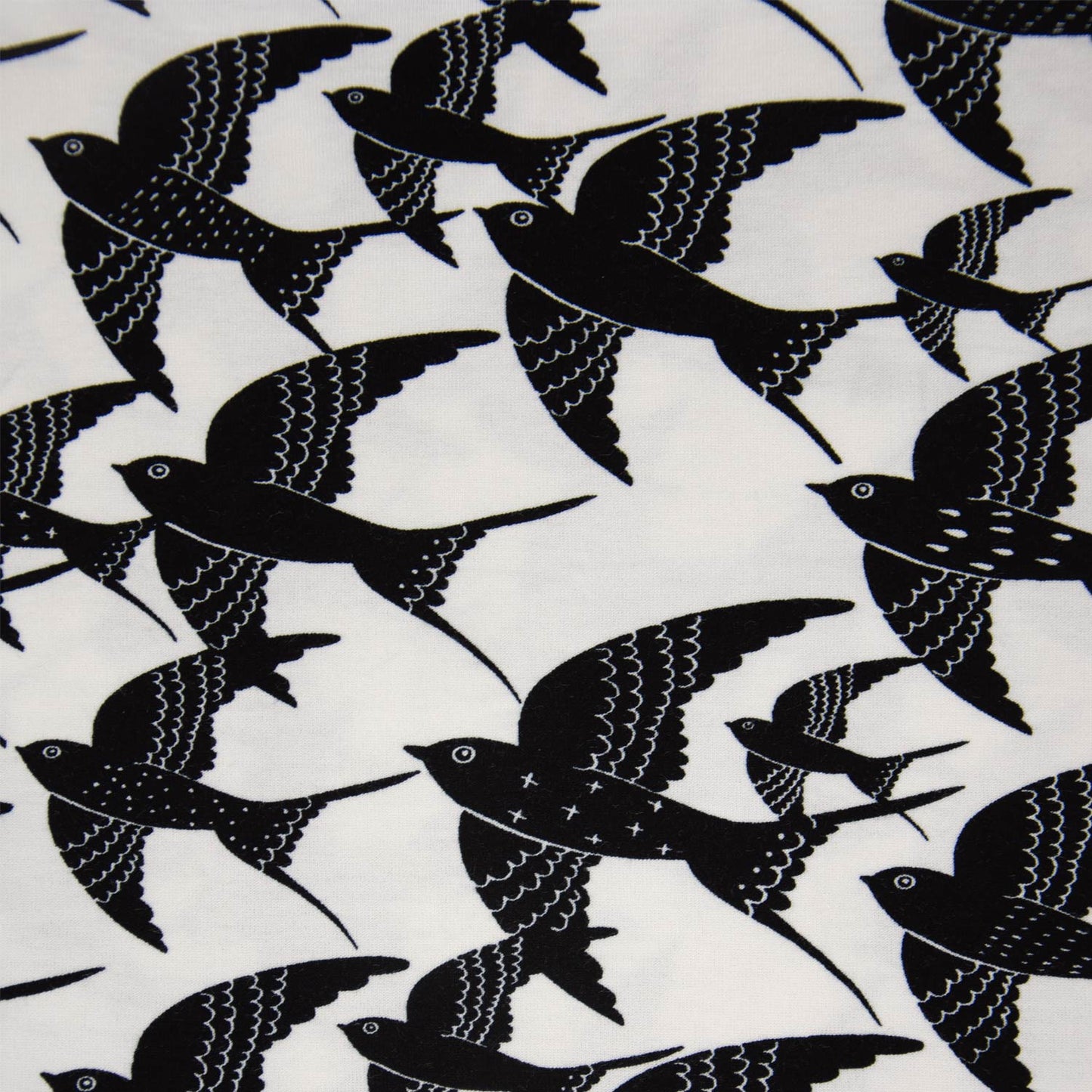 Jersey viscose stof met zwarte vogels.