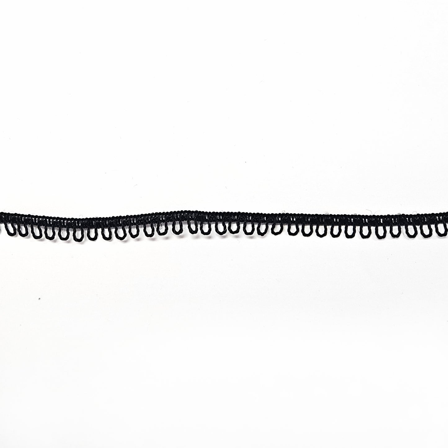 Zwart 10mm breed kanten bandje met lusjes.