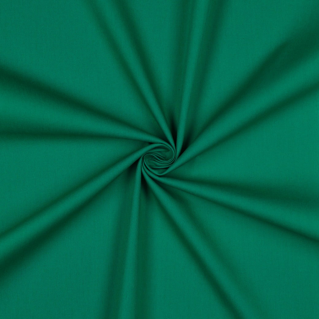 Effen emerald groene katoen poplin stof, fijn geweven en soepel vallend