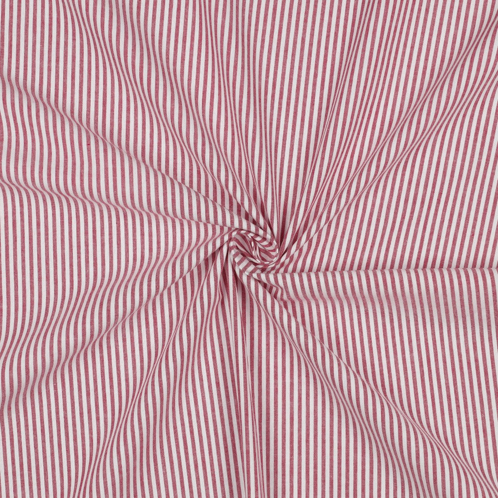 Yarn dyed gestreept katoenen poplin in de kleur berry.