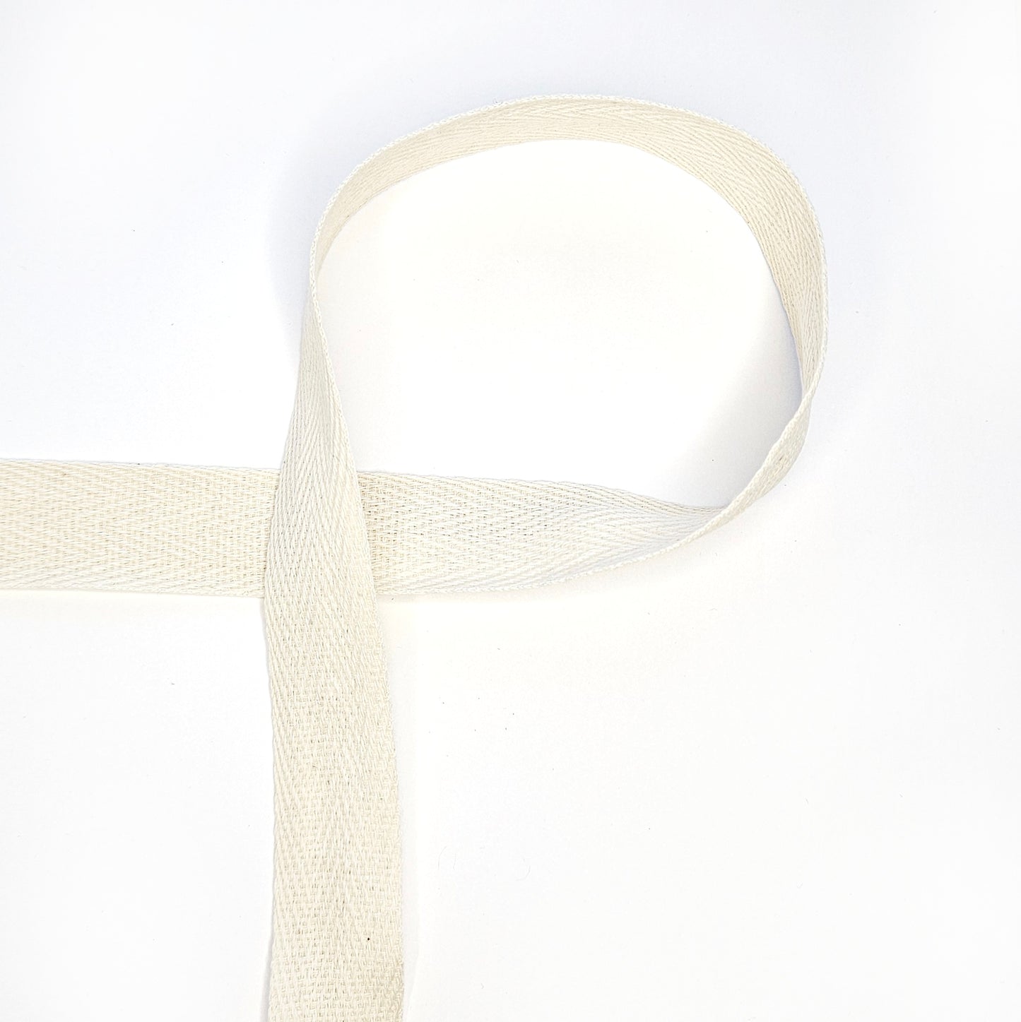 Keperband ook wel twill tape naturel van 2cm breed.