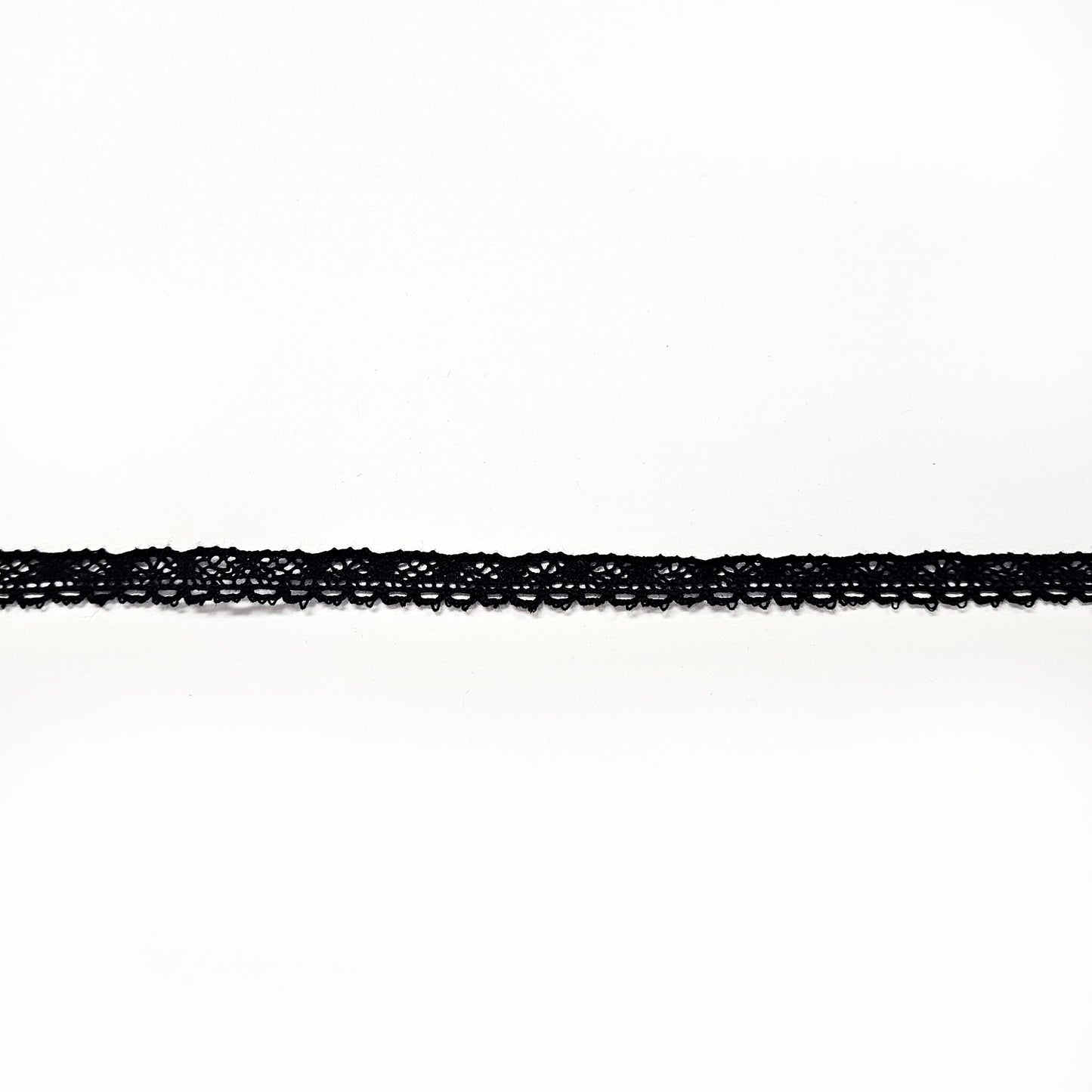 Zwarte katoenen kanten bandje van 13mm breed.