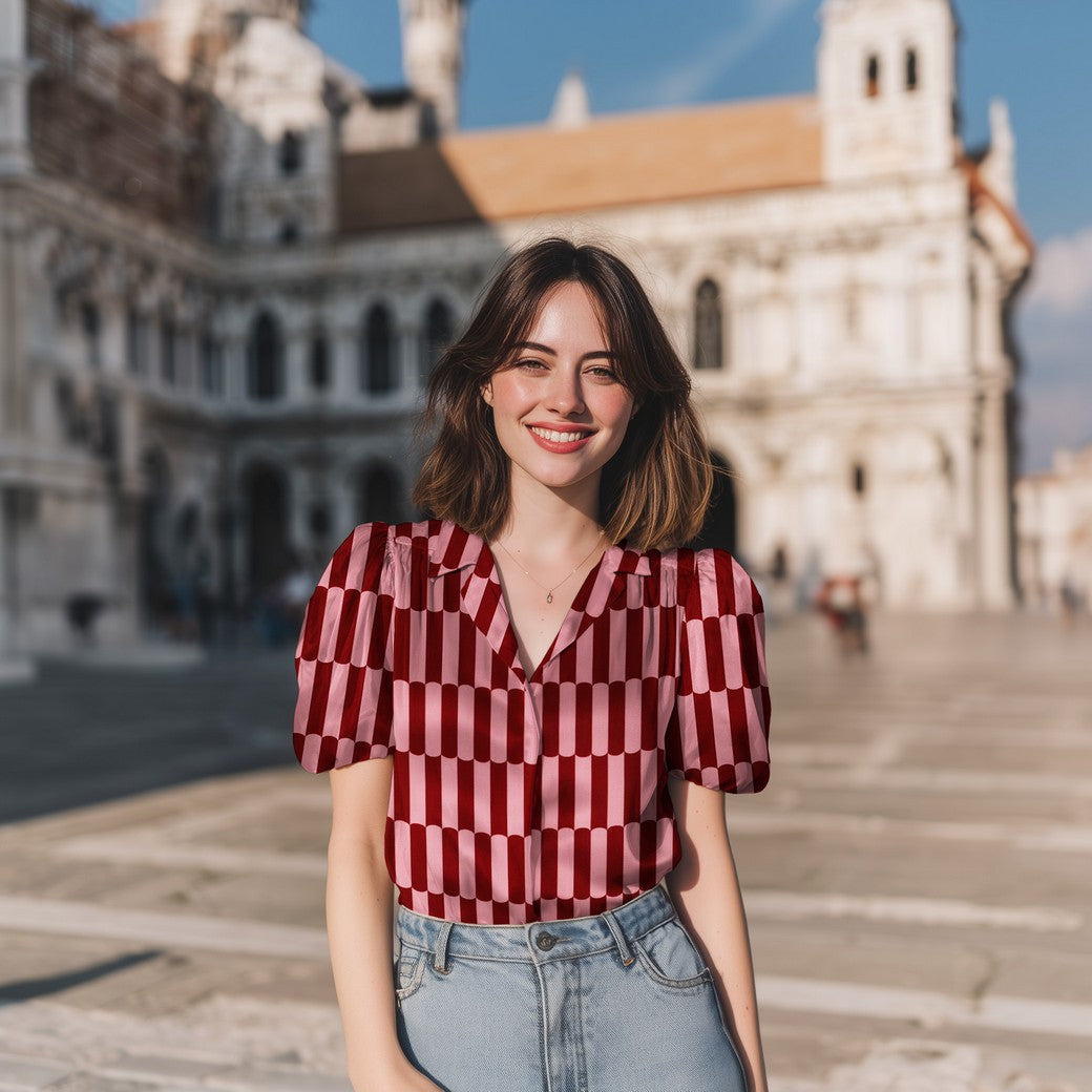 Blouse gemaakt van Lenzing Ecovero viscose stof gestreept donker rood, roze