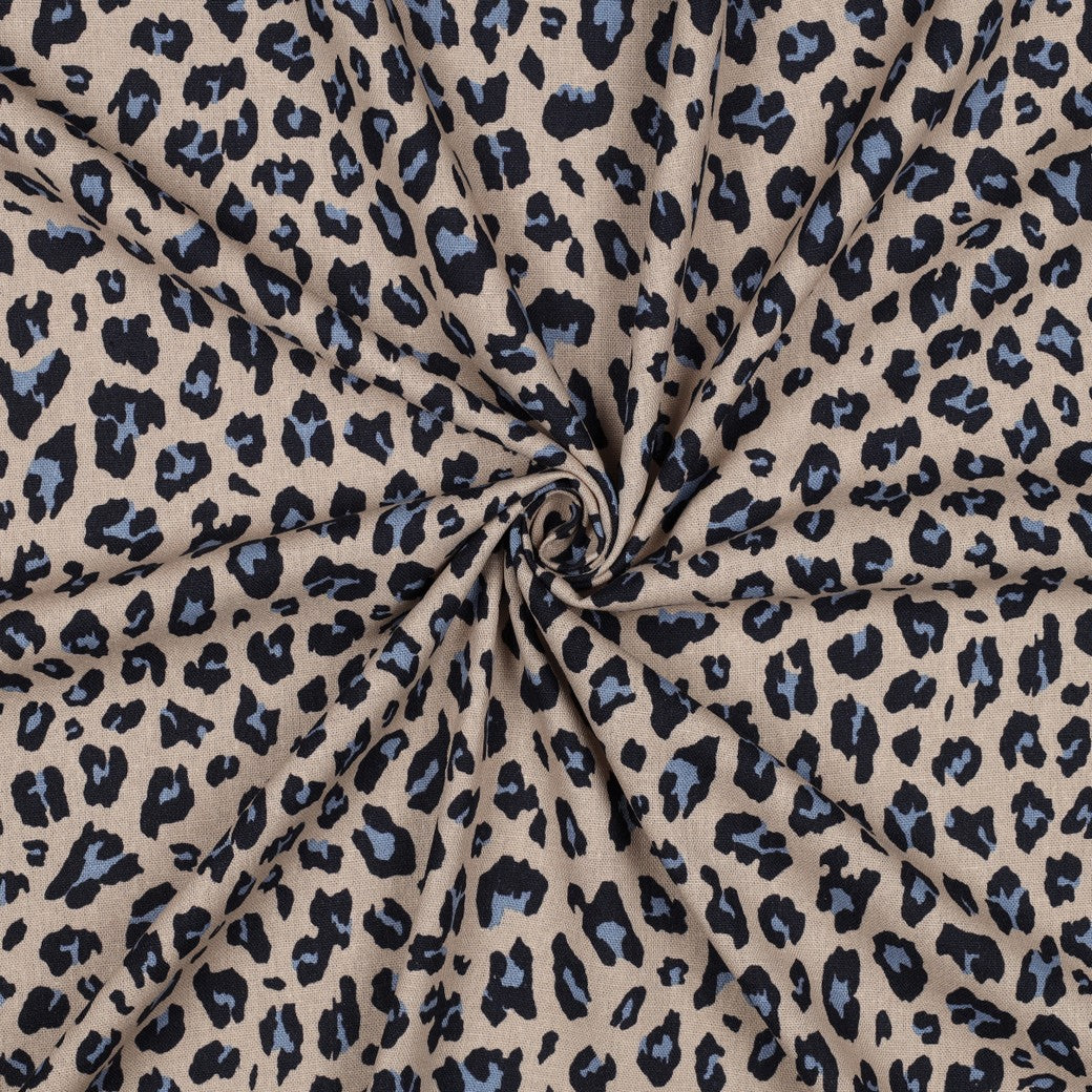 Camel kleurige linnen viscose met blauwe leopard print van poppy.