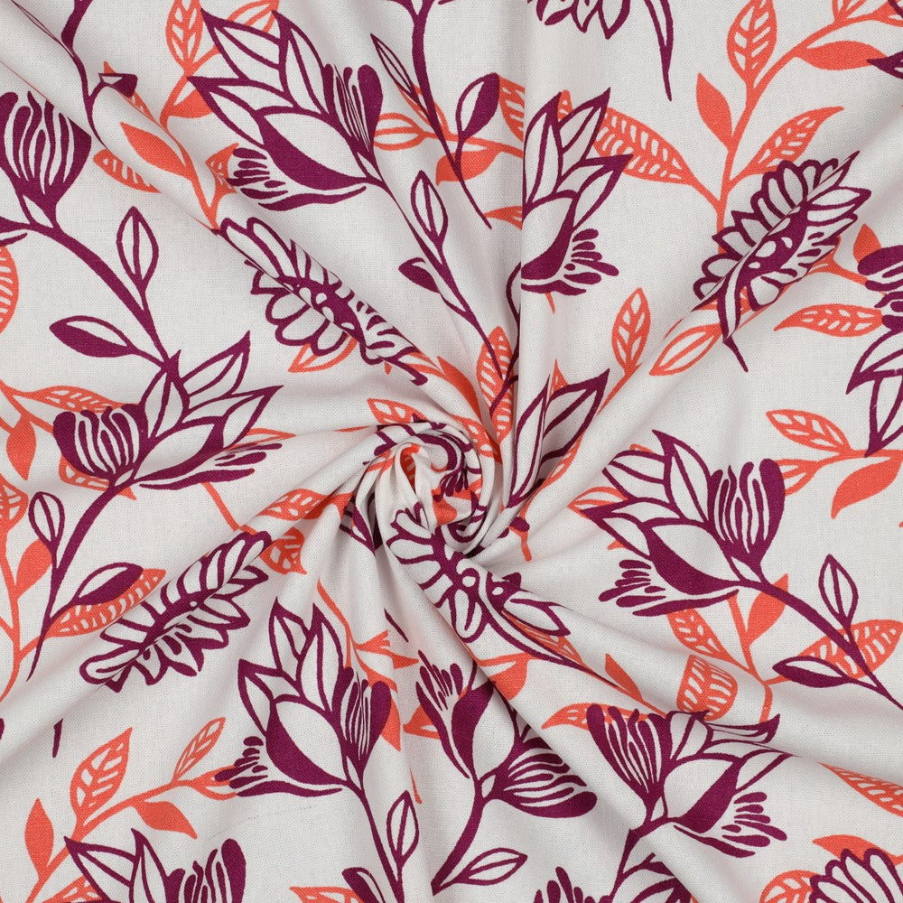 Linnen viscose met oranje en paarse bloemen.