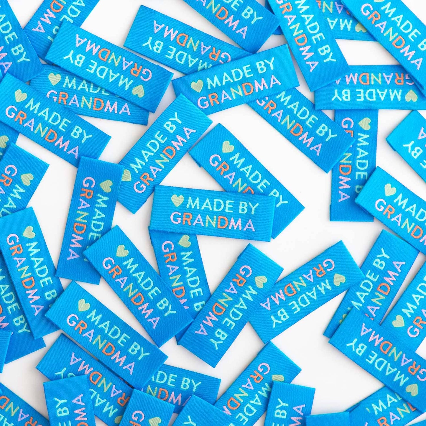 Gemaakt door oma kledinglabels van Sarah Hearts.