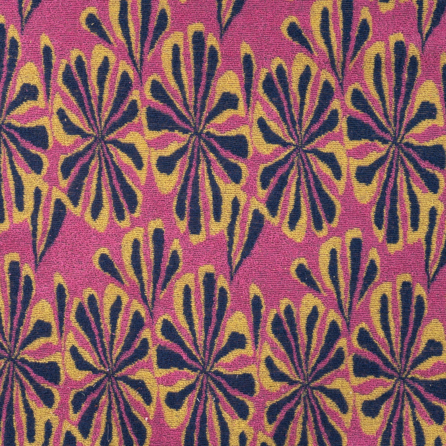 Rekbare badstof jacquard roze met blauw bloemen.