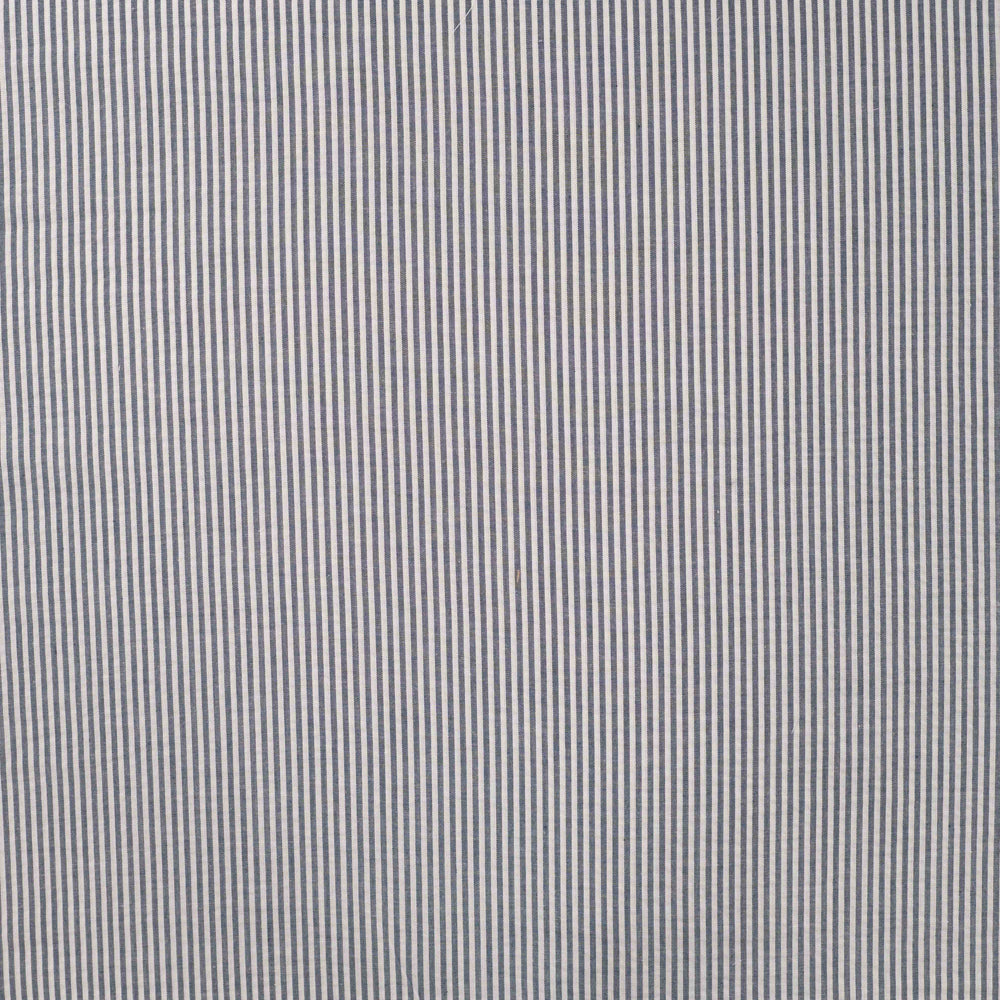 Katoenen seersucker gestreept navy blauw en wit.