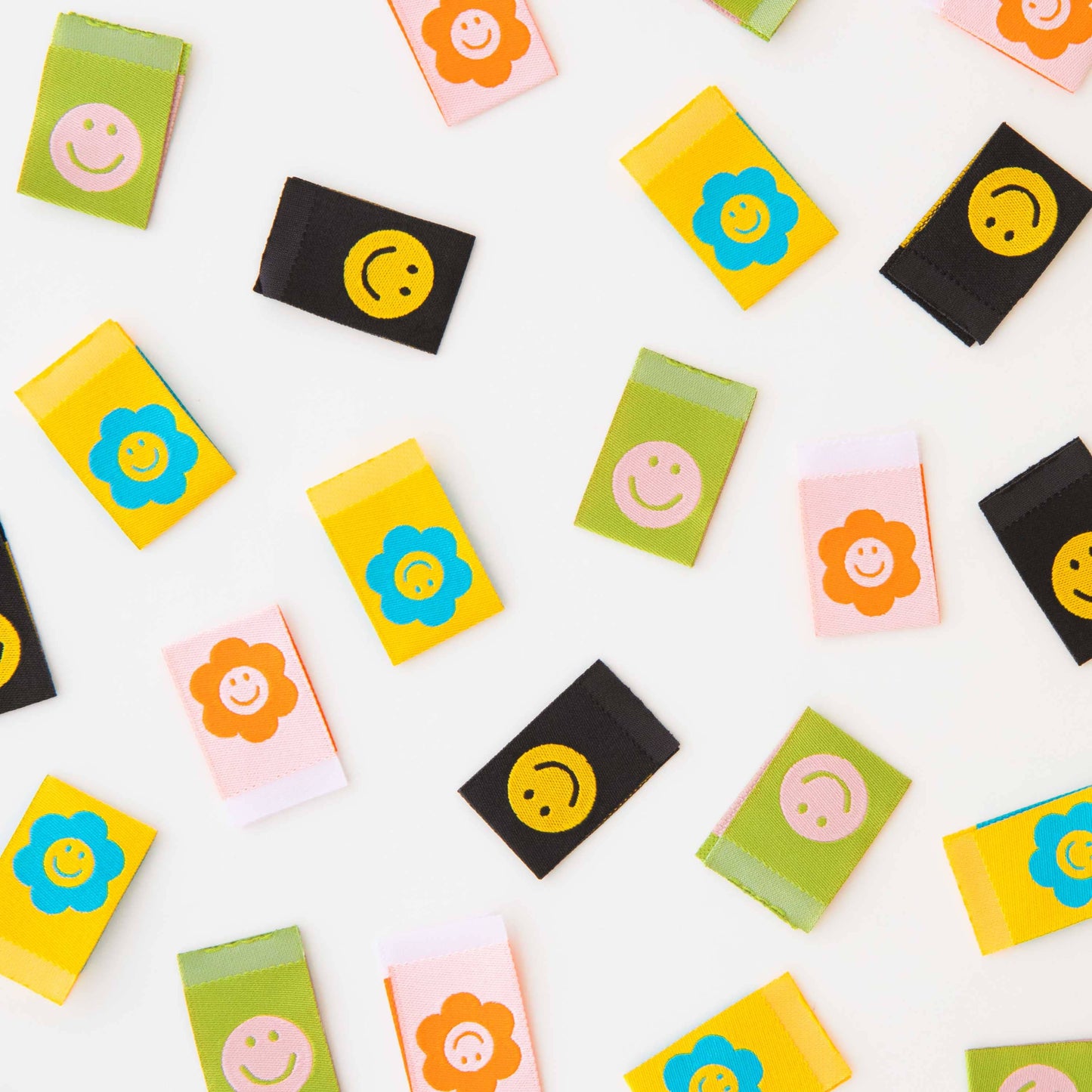 Leuke smiley kledinglabels voor bijvoorbeeld kinderkleding te pimpen.