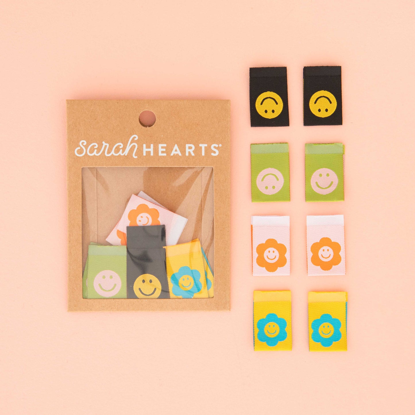 Naailabels met een smiley in verschillende varianten en kleuren in een multipack van Sarah Hearts.