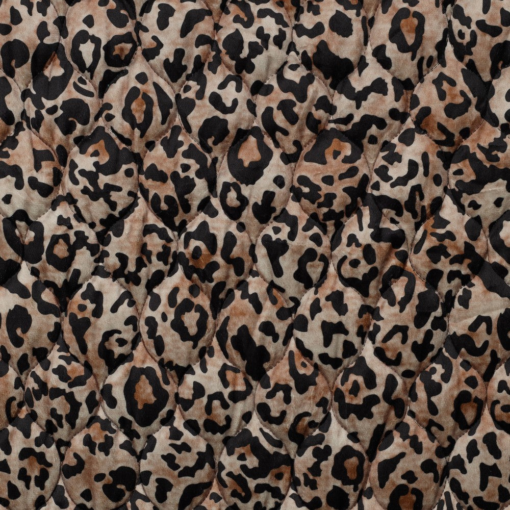 
                  
                    Gewateerde velvet stof met een lijpaard print.
                  
                