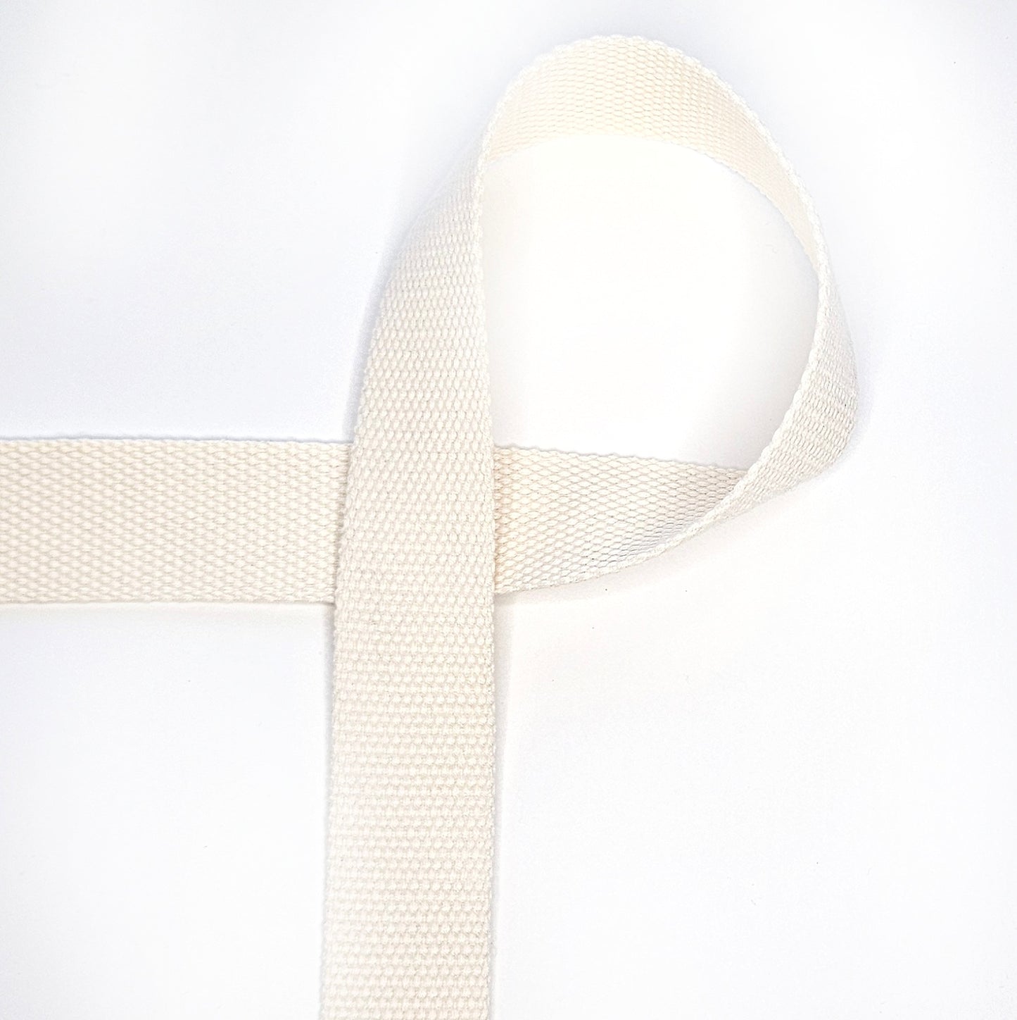 Ecru kleurige katoenen tassenband.