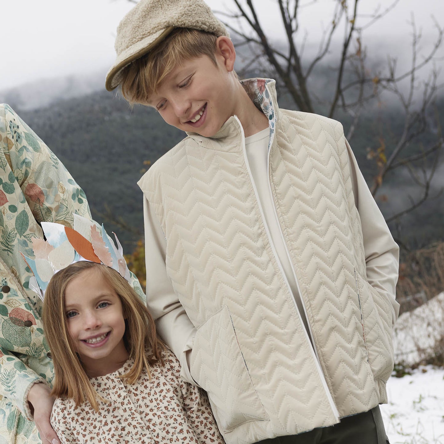 Bodywarmer gemaakt van zand kleurige stepped gewatteerde techno peachskin stof.