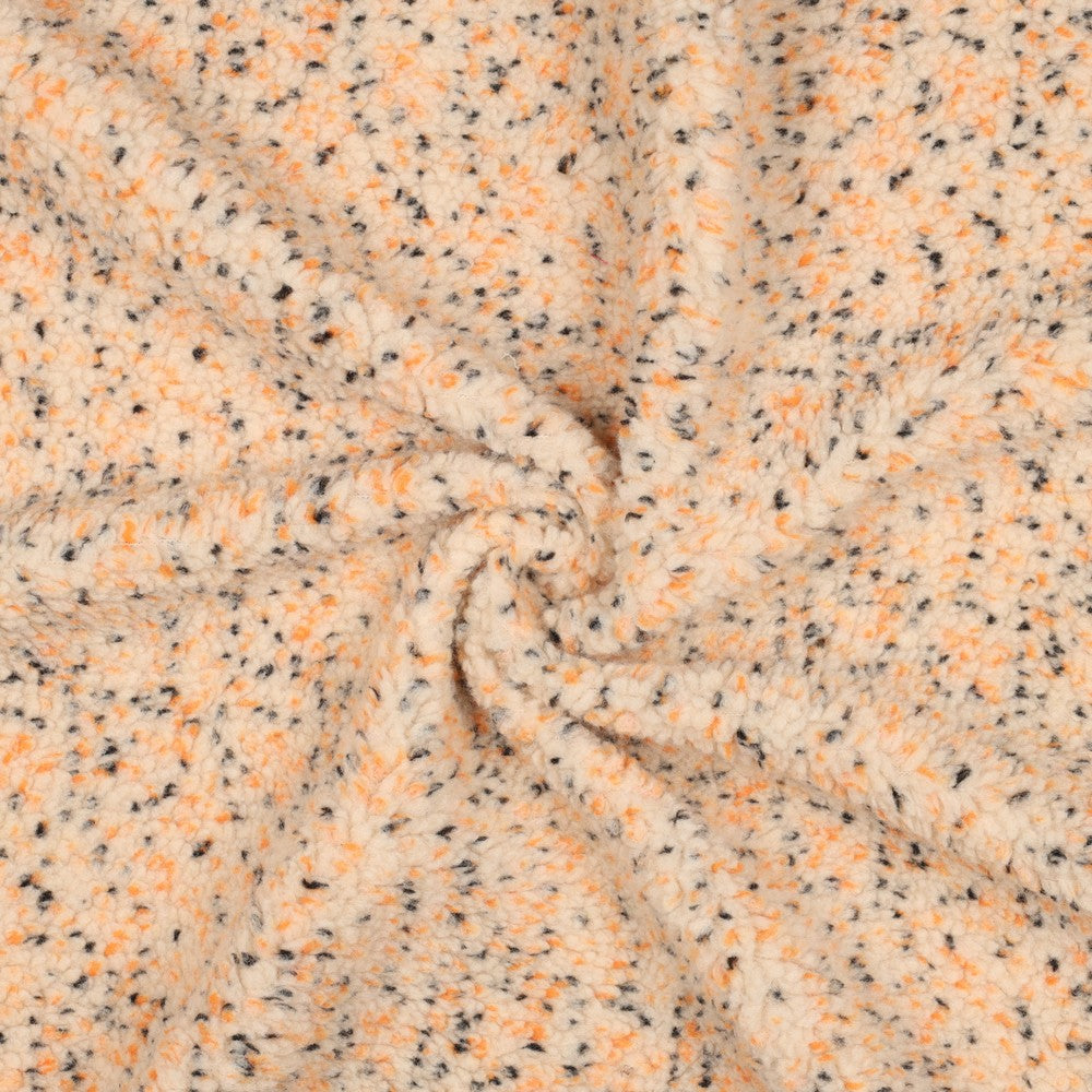 Beige gemeleerde teddy stof met oranje en zwarte kleuren.