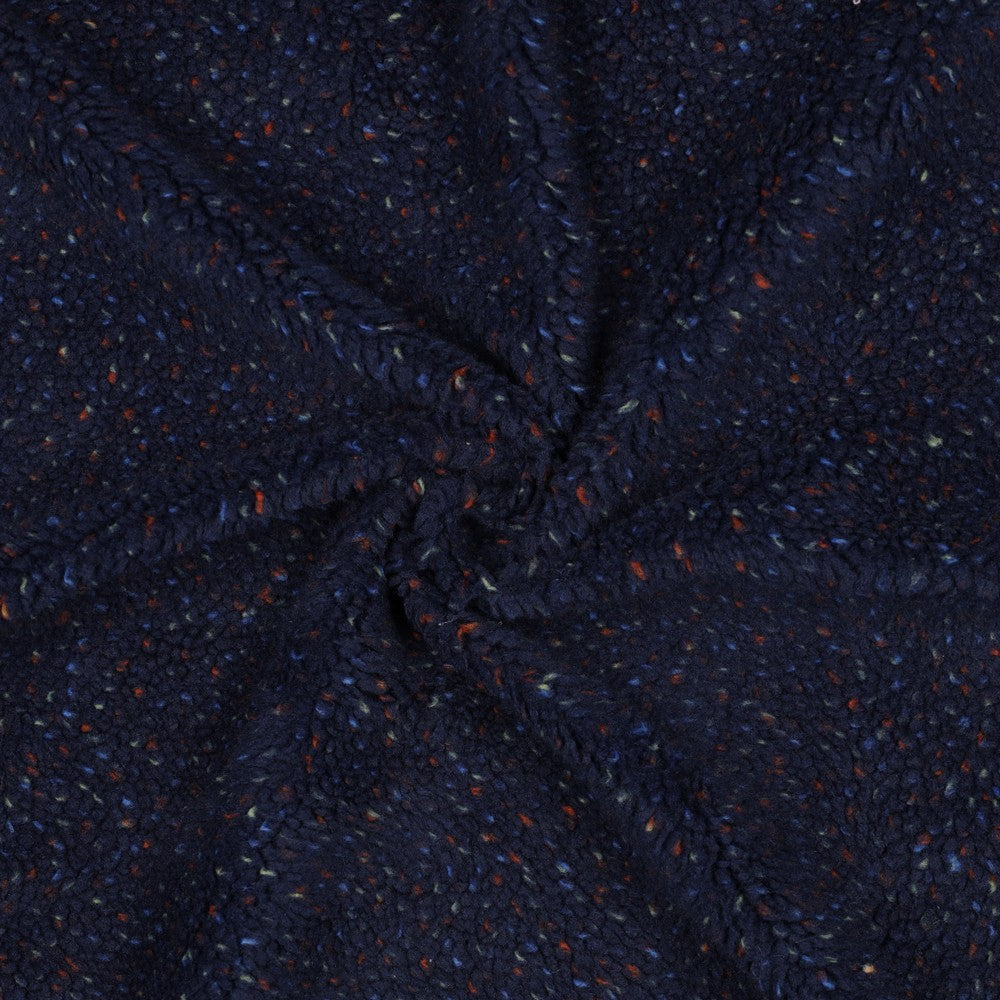 Navy blauwe teddy stof met gekleurde stipjes.