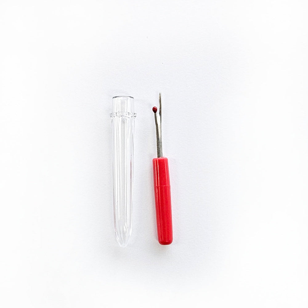 
                  
                    Tornmesje klein rood met dopje.
                  
                