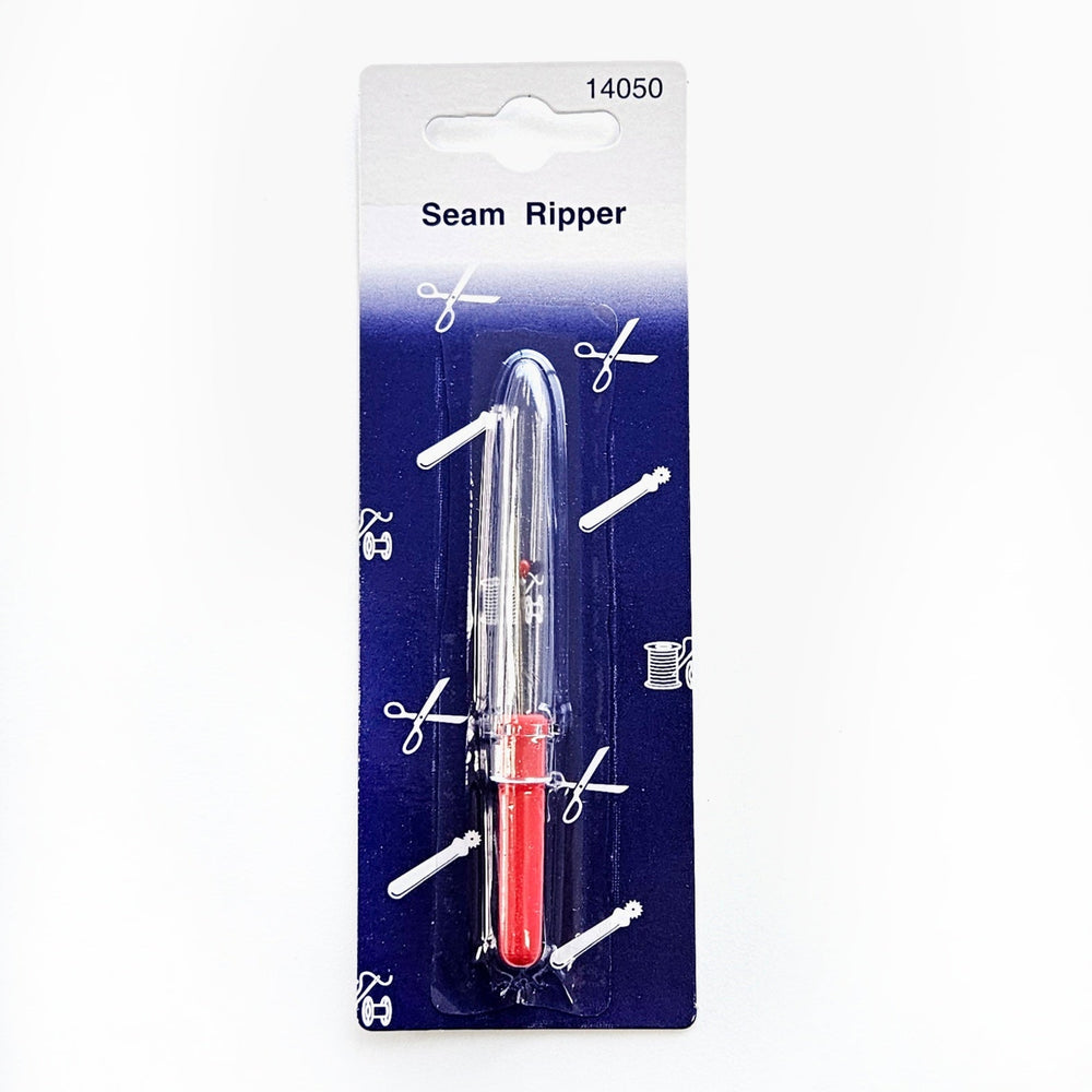 Klein rood tornmesje met dop in verpakking.