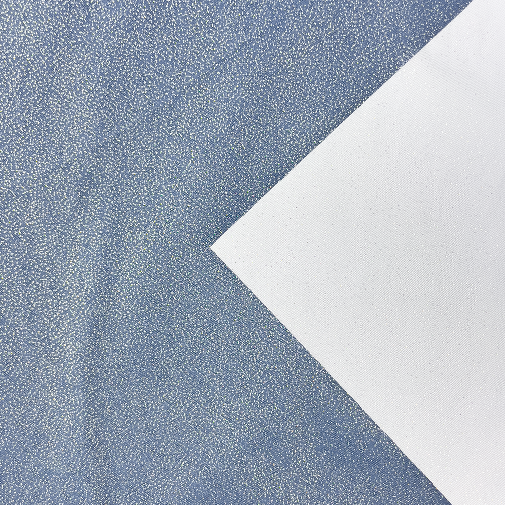 Oud blauwe tule met zilveren glitters.