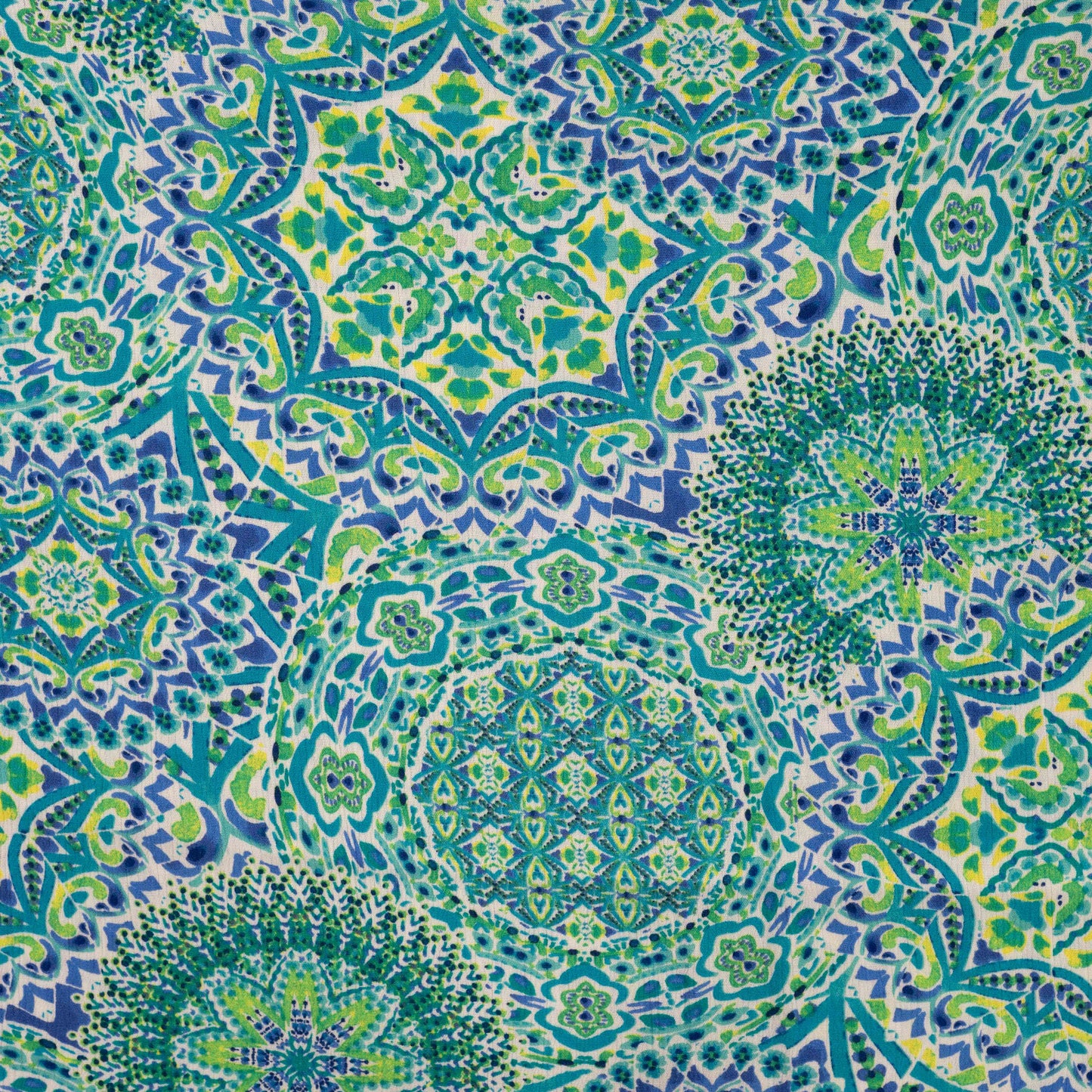 Blauw en turquoise kleurige crinkel viscose met mandala's.