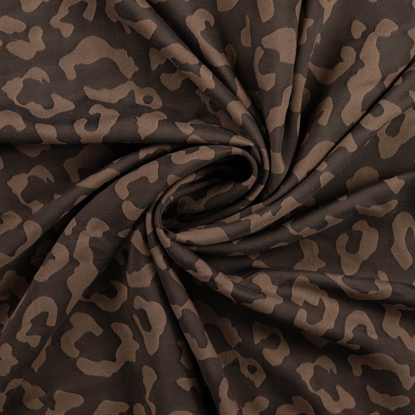 Viscose jacquard stof met luipaard print in de kleur bruin.